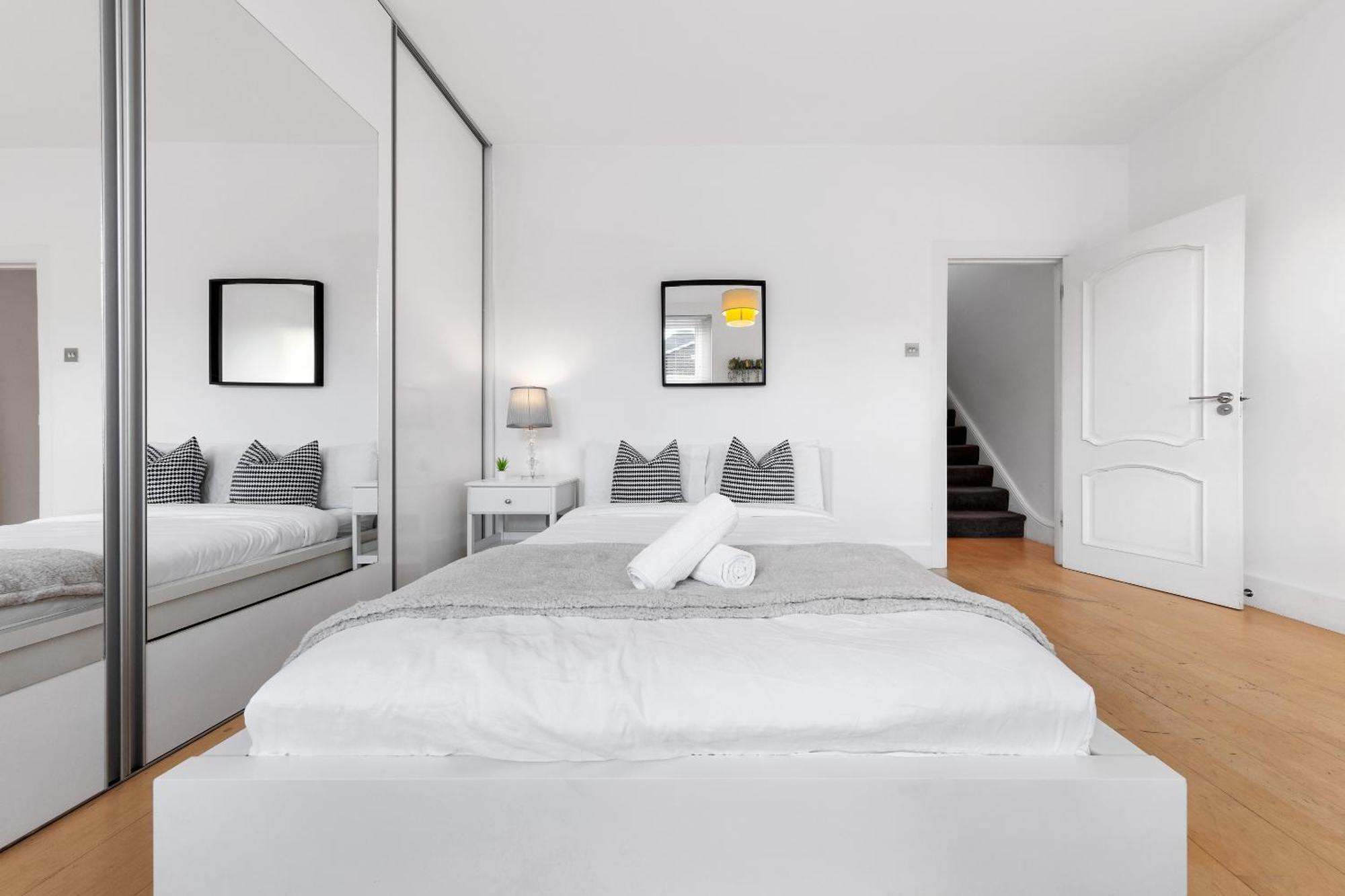 Luxury 4-Bedroom Modern Flat In Central London Steps From Station, Sleeps 9 In Style! Zewnętrze zdjęcie