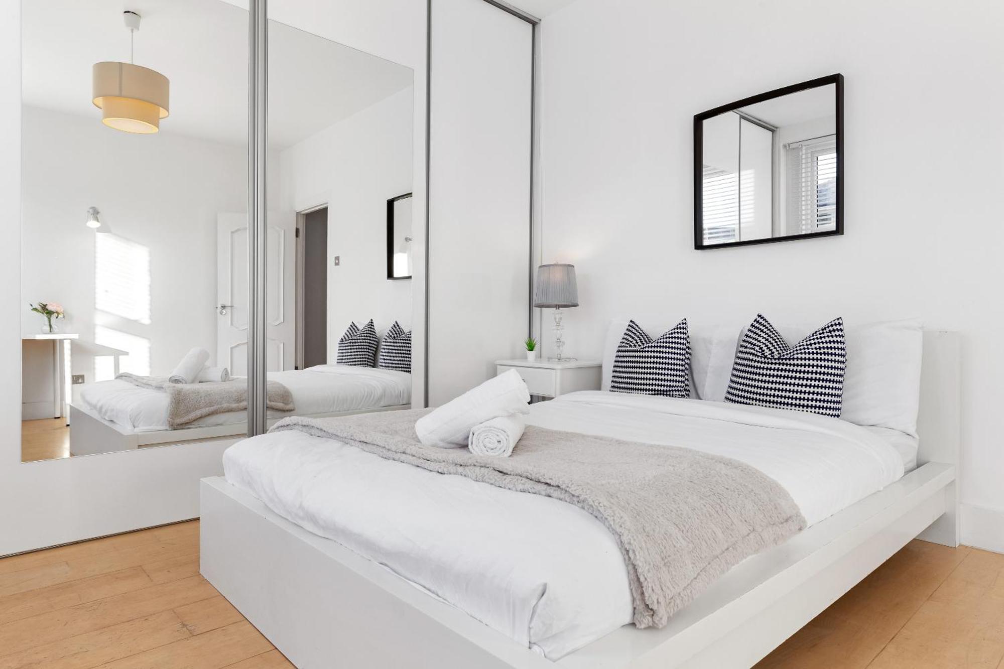 Luxury 4-Bedroom Modern Flat In Central London Steps From Station, Sleeps 9 In Style! Zewnętrze zdjęcie