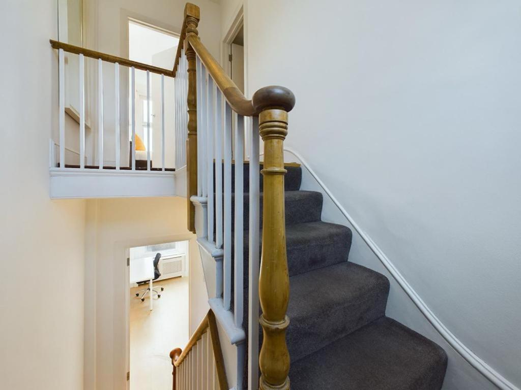 Luxury 4-Bedroom Modern Flat In Central London Steps From Station, Sleeps 9 In Style! Pokój zdjęcie