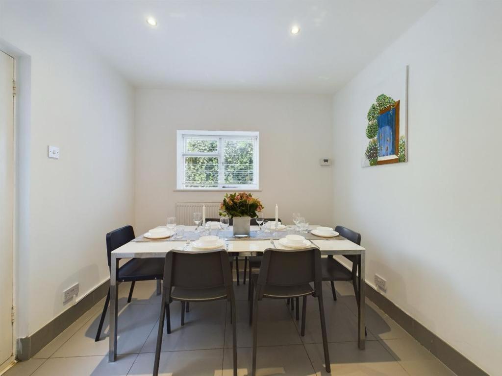 Luxury 4-Bedroom Modern Flat In Central London Steps From Station, Sleeps 9 In Style! Pokój zdjęcie