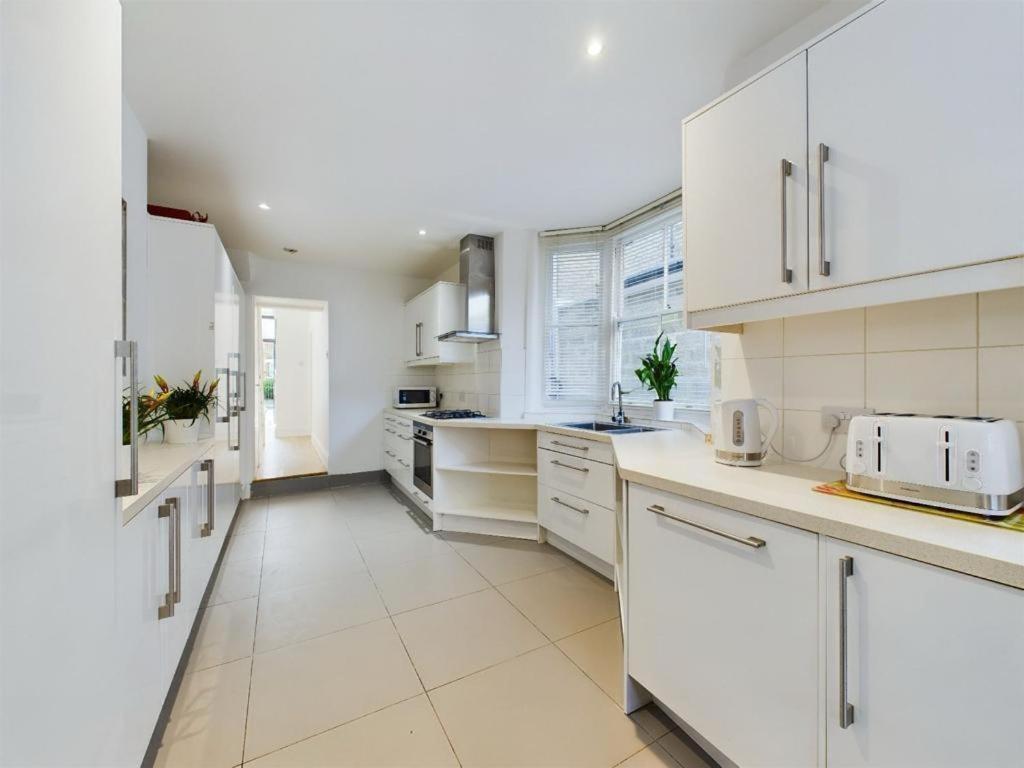 Luxury 4-Bedroom Modern Flat In Central London Steps From Station, Sleeps 9 In Style! Pokój zdjęcie