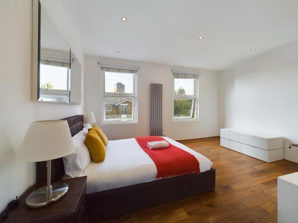 Luxury 4-Bedroom Modern Flat In Central London Steps From Station, Sleeps 9 In Style! Pokój zdjęcie