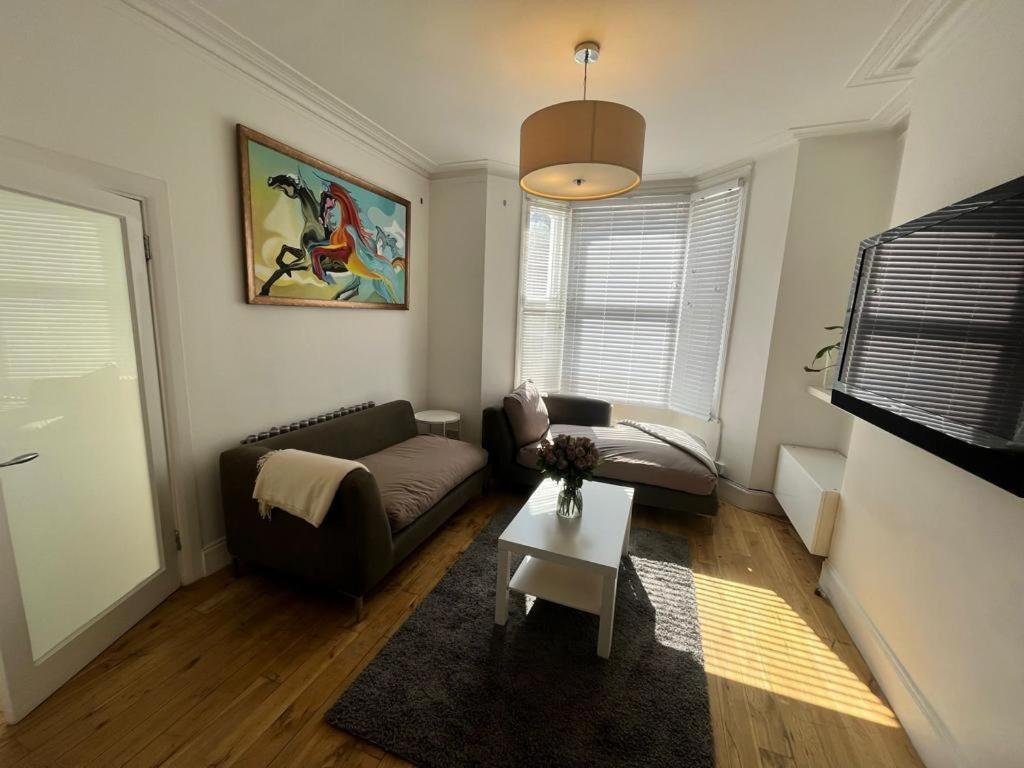Luxury 4-Bedroom Modern Flat In Central London Steps From Station, Sleeps 9 In Style! Pokój zdjęcie