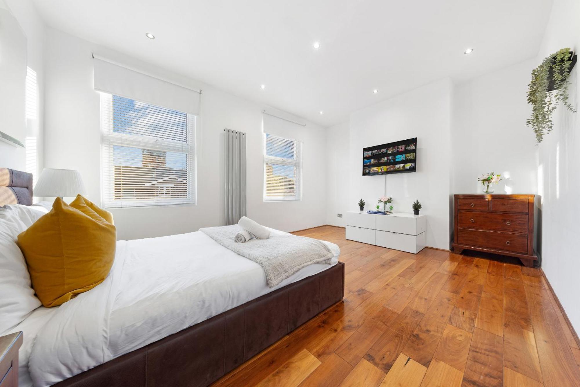 Luxury 4-Bedroom Modern Flat In Central London Steps From Station, Sleeps 9 In Style! Zewnętrze zdjęcie