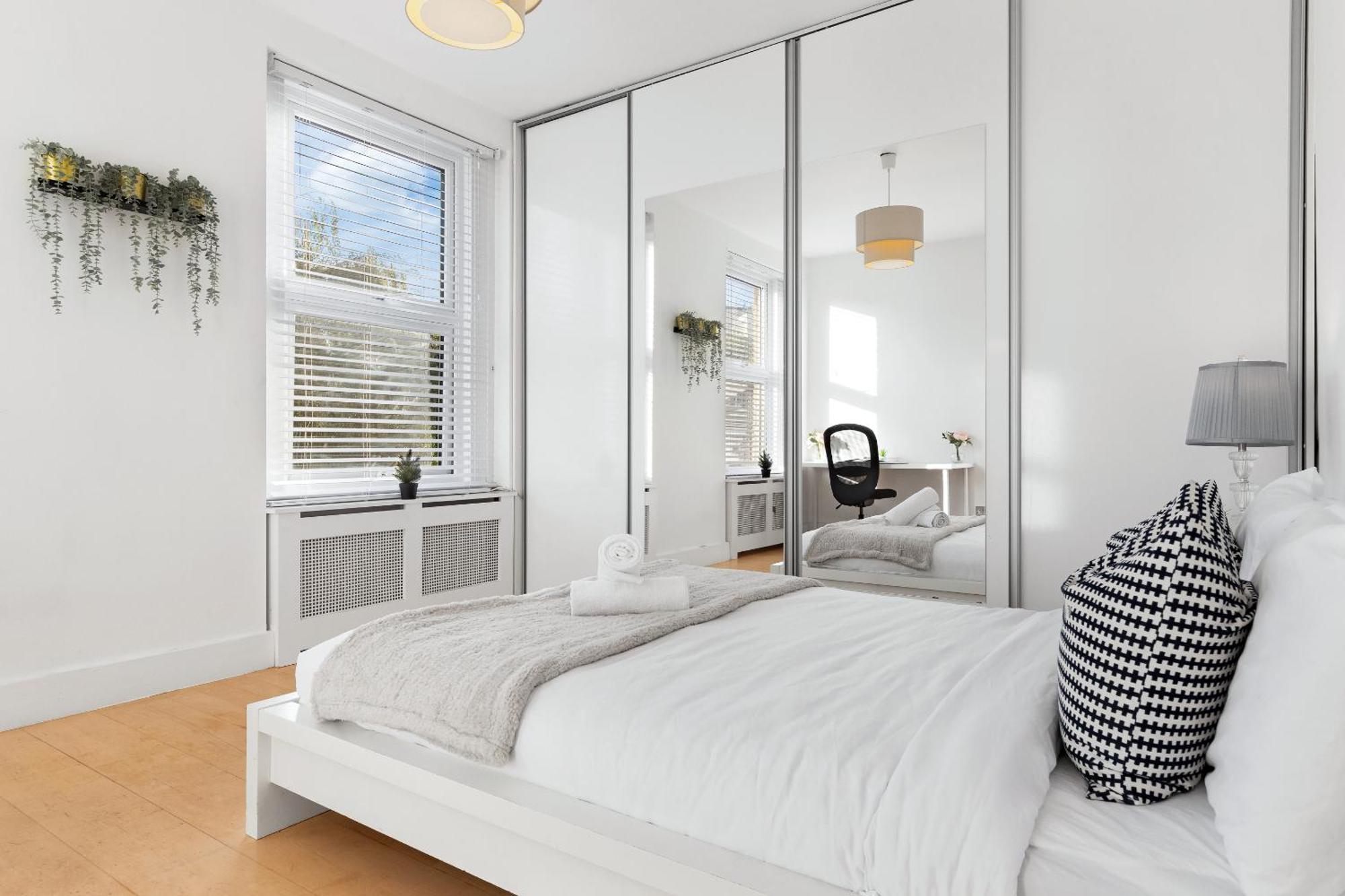 Luxury 4-Bedroom Modern Flat In Central London Steps From Station, Sleeps 9 In Style! Zewnętrze zdjęcie