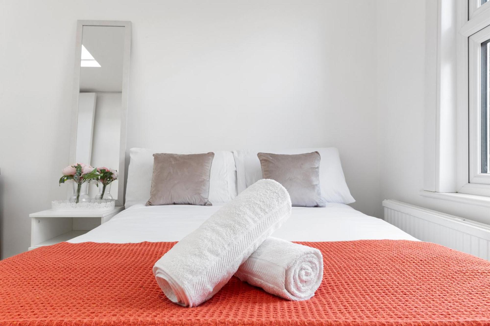 Luxury 4-Bedroom Modern Flat In Central London Steps From Station, Sleeps 9 In Style! Zewnętrze zdjęcie