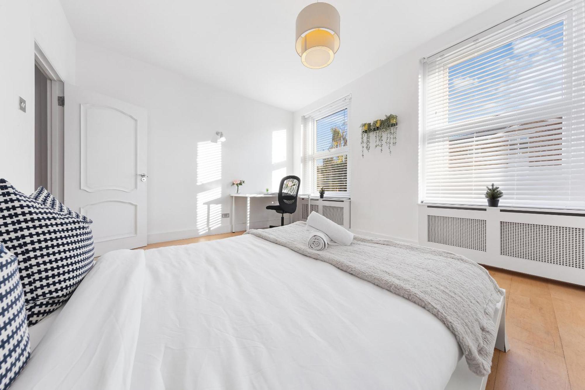 Luxury 4-Bedroom Modern Flat In Central London Steps From Station, Sleeps 9 In Style! Zewnętrze zdjęcie