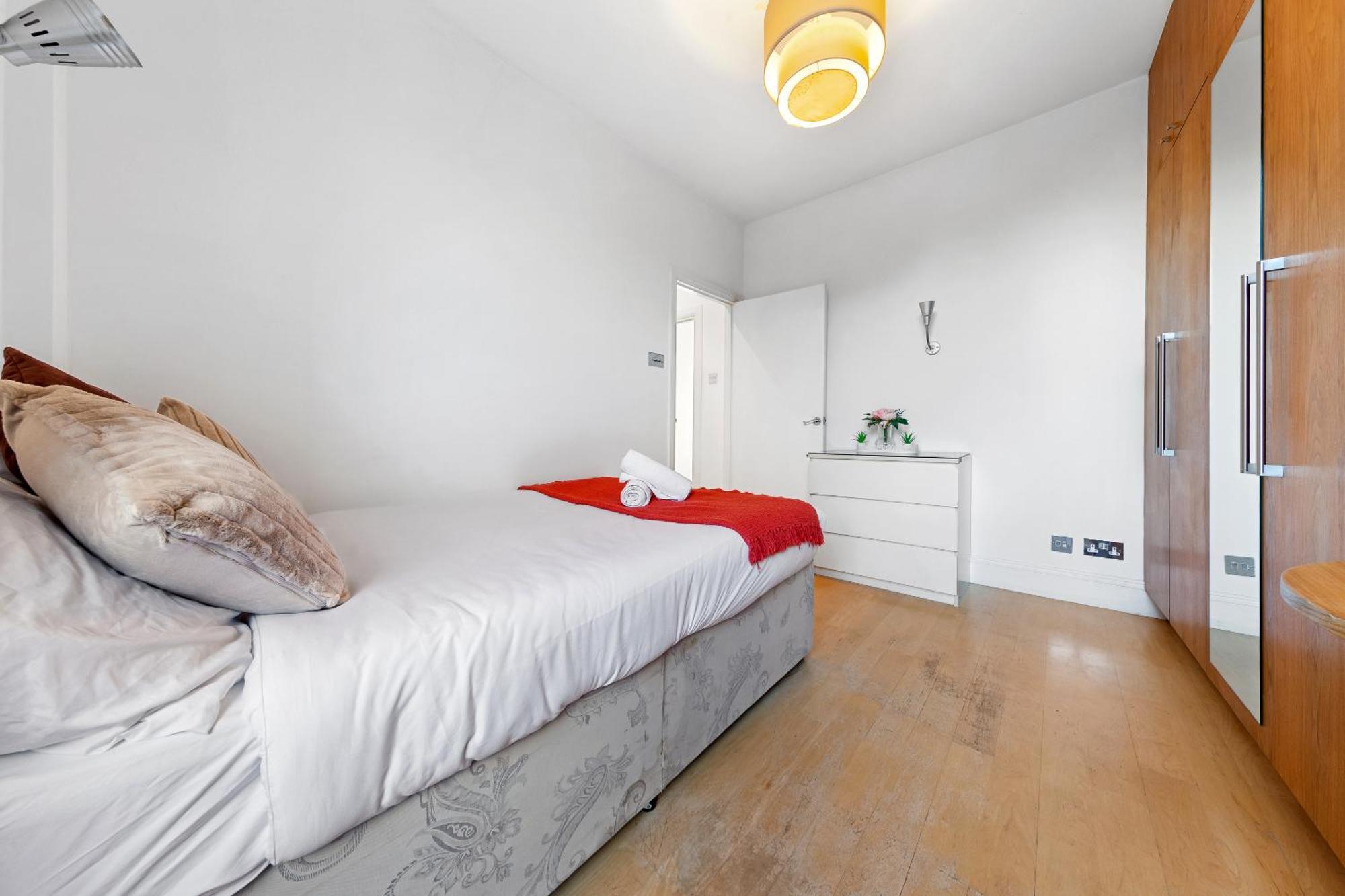 Luxury 4-Bedroom Modern Flat In Central London Steps From Station, Sleeps 9 In Style! Zewnętrze zdjęcie