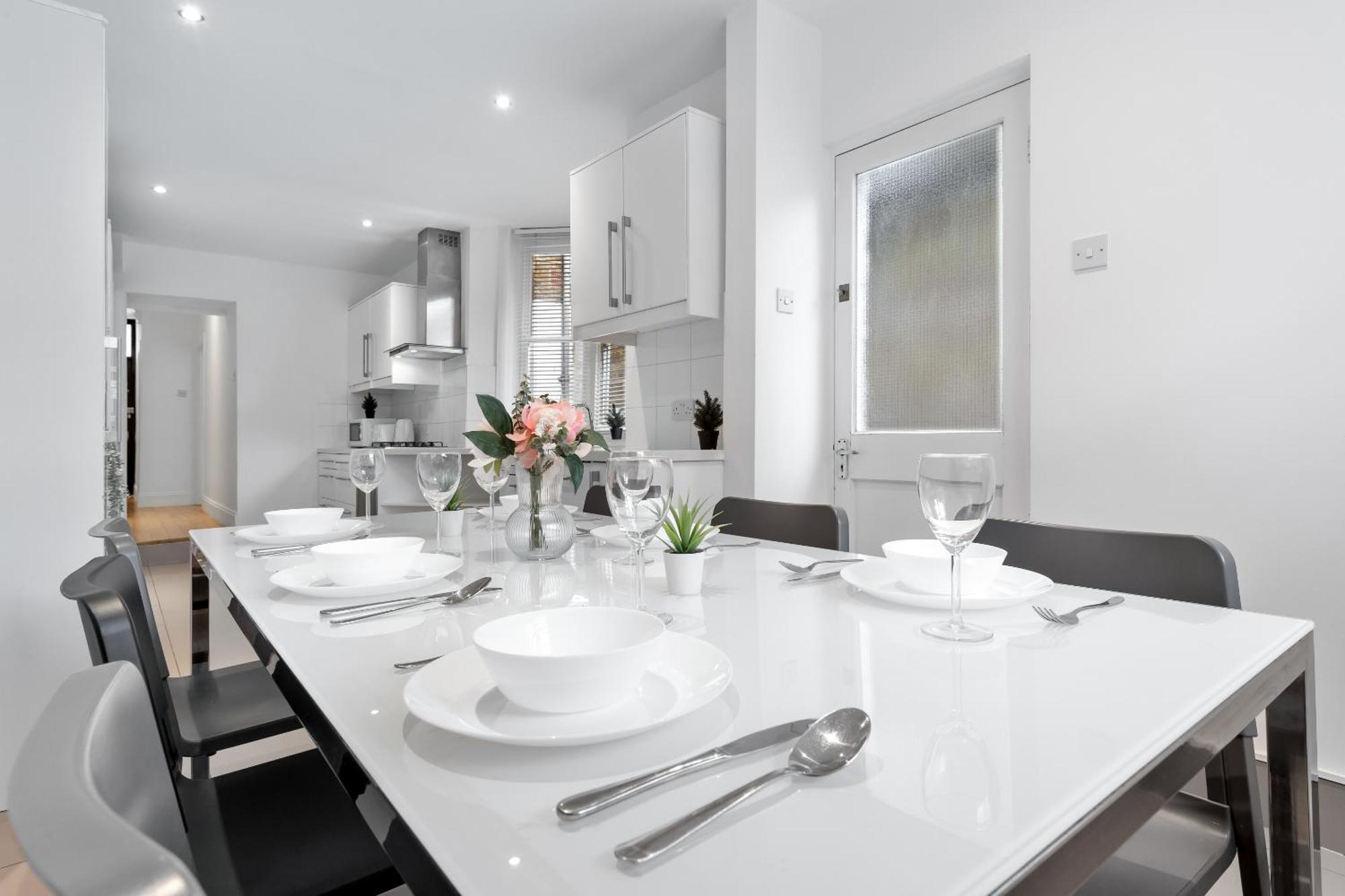 Luxury 4-Bedroom Modern Flat In Central London Steps From Station, Sleeps 9 In Style! Zewnętrze zdjęcie