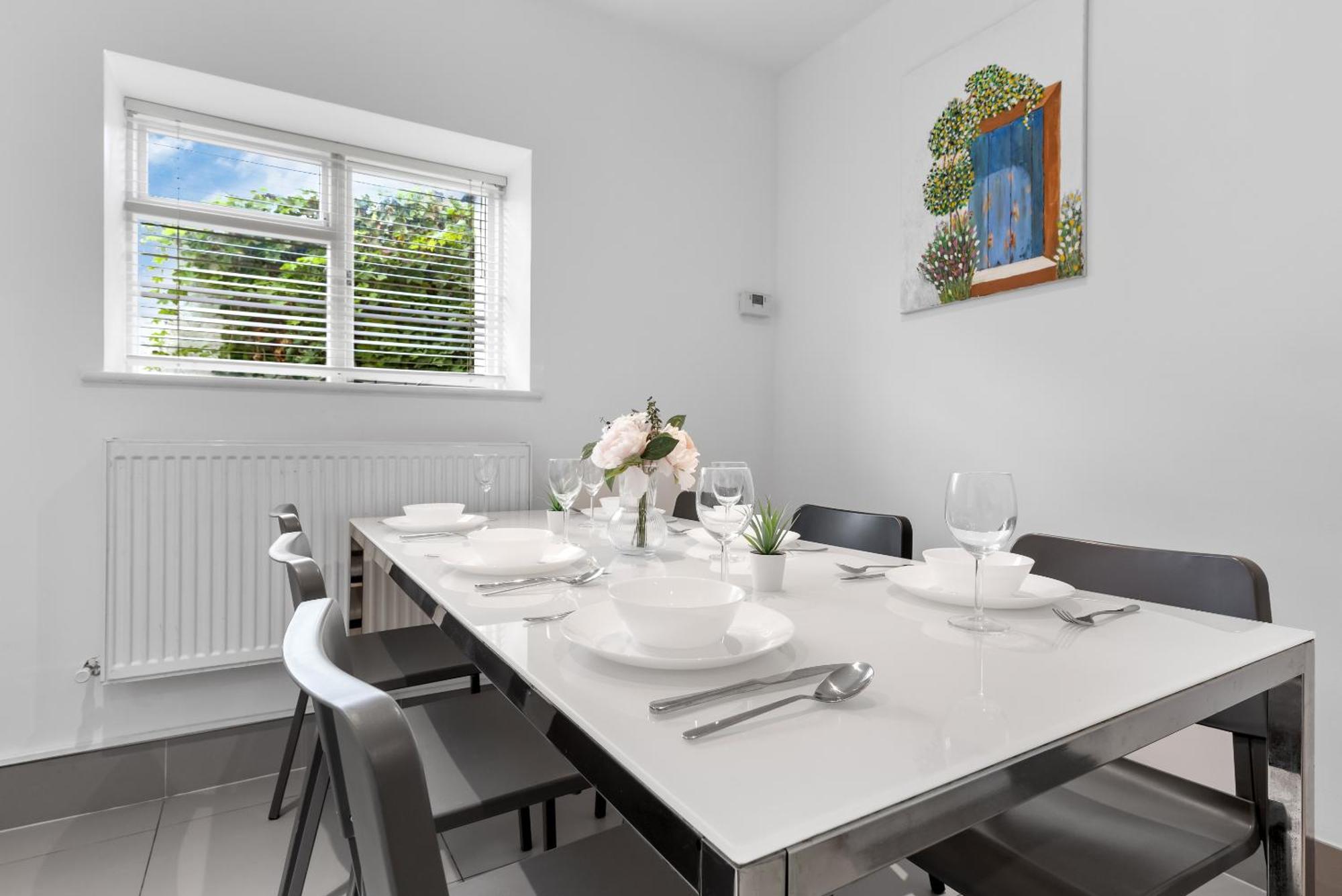 Luxury 4-Bedroom Modern Flat In Central London Steps From Station, Sleeps 9 In Style! Zewnętrze zdjęcie